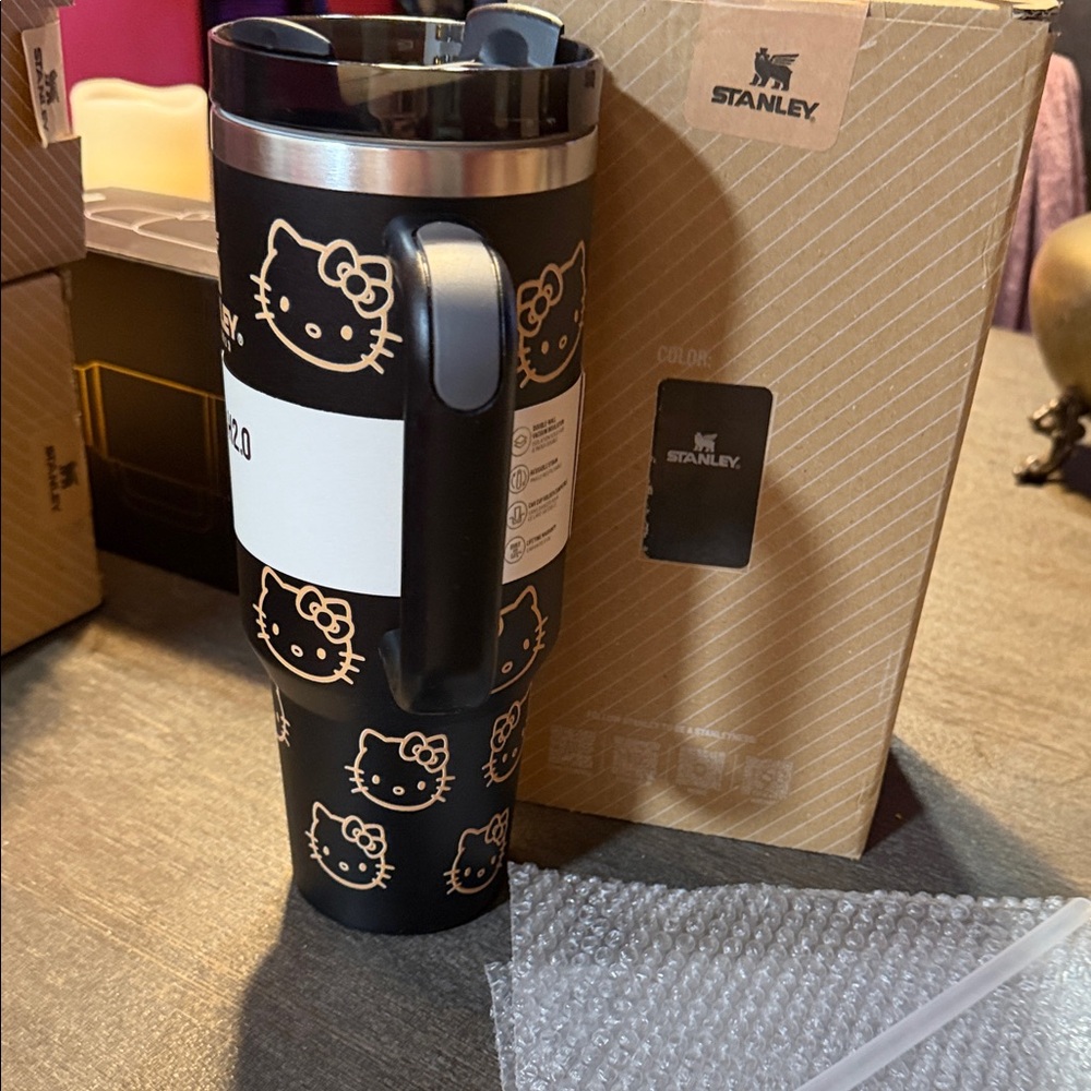Stanley Black Hello Kitty Quencher Tumbler - Picture 3 of 7